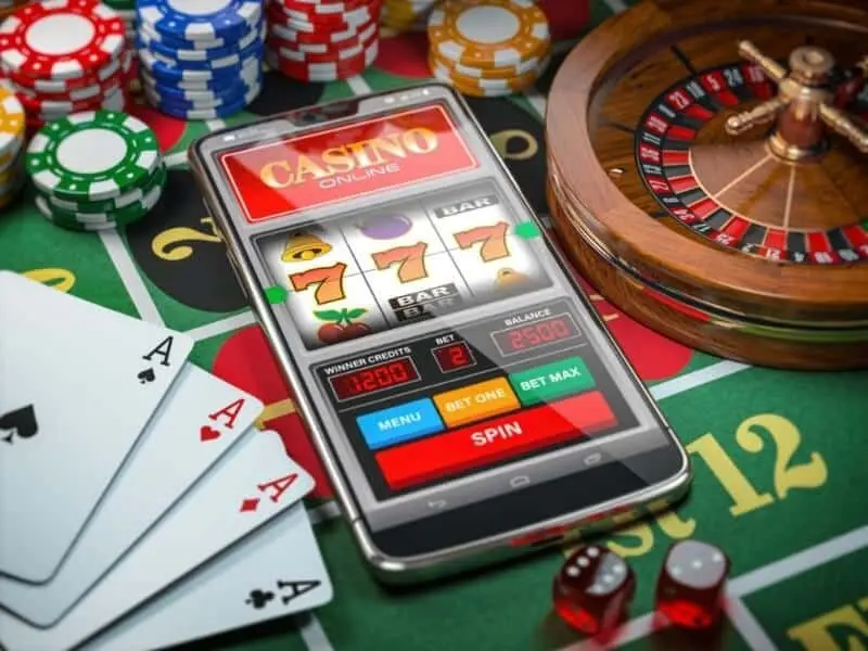 Why choose to play online casino on your phone?